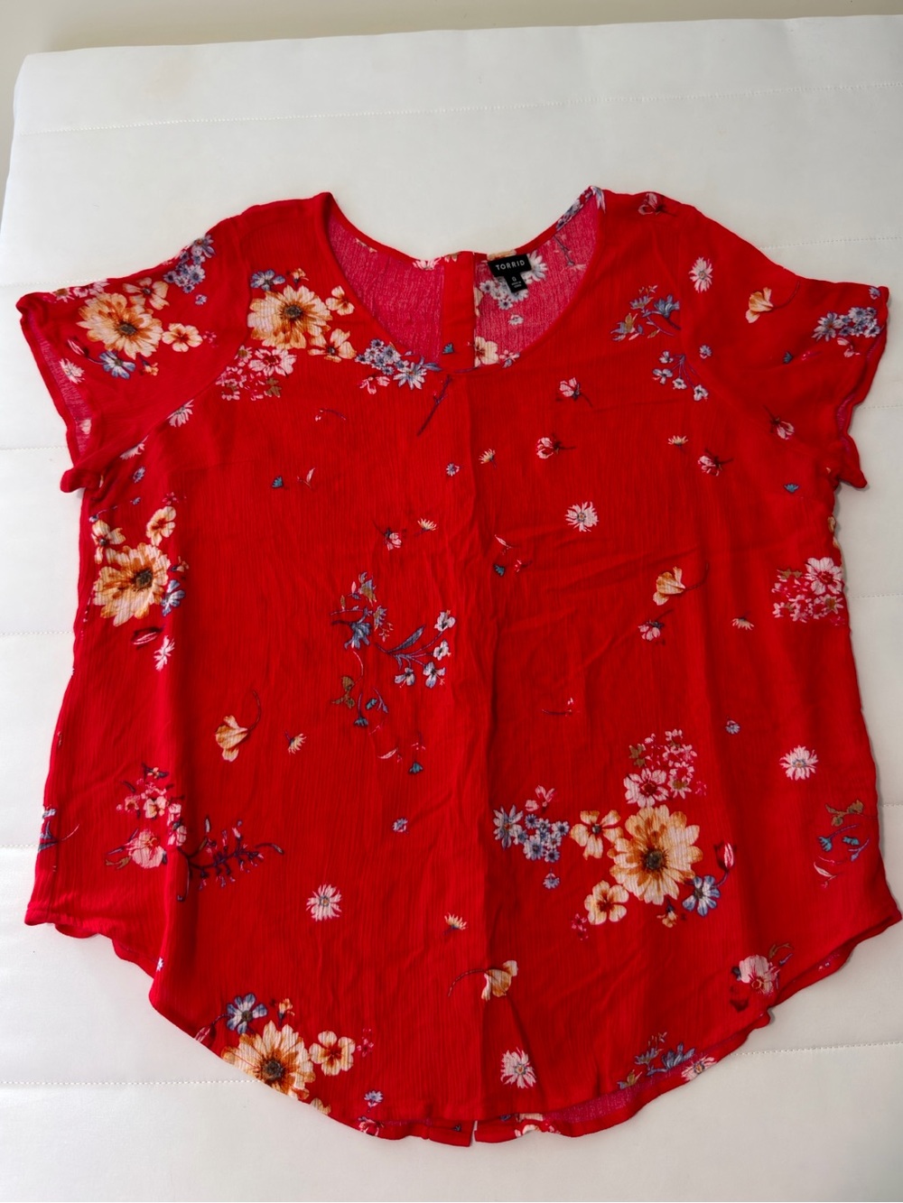 Torrid Red Floral Short Sleeve Round Neck Button Blouse Womens Plus Size 0